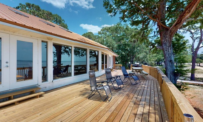 Freeport House | 465 m² House ∙ 4 bedrooms ∙ 14 guests