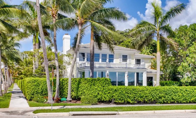 Sunshine Park House | 465 m² House ∙ 4 bedrooms ∙ 8 guests