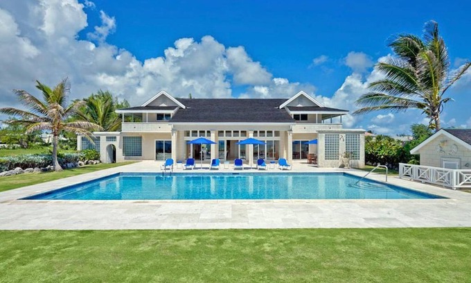 Work Hall Villa | 465 m² Villa ∙ 3 bedrooms ∙ 6 guests