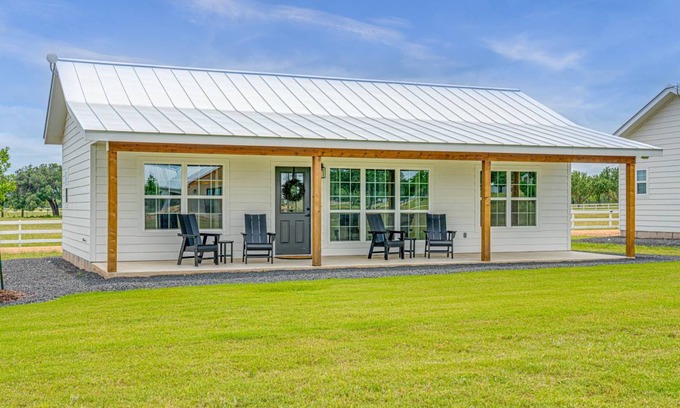 Fredericksburg Cottage | 47 m² Cabin ∙ 2 bedrooms ∙ 4 guests