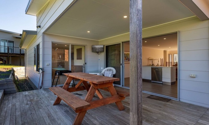Bermagui House | 48 Oceanview Drive- Comfortable home