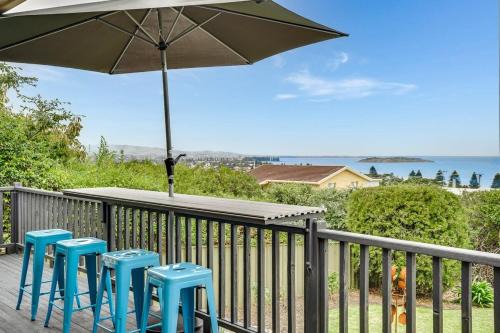 Encounter Bay House | 48 Rumbelow St - BYO Linen - Sea Views - Family Friendly