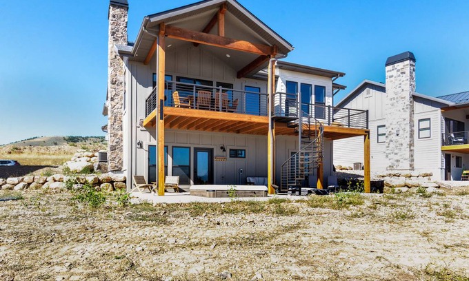 Wolf Creek House | 488 m² House ∙ 3 bedrooms ∙ 10 guests