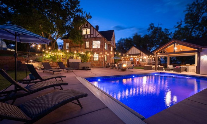 Grand Junction House | 488 m² House ∙ 7 bedrooms ∙ 20 guests