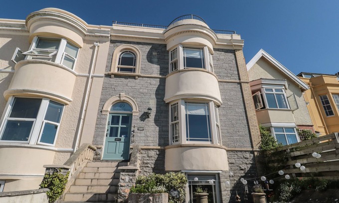 Burnham-on-Sea House | 49 ESPLANADE, pet friendly, country holiday cottage in Burnham-On-Sea
