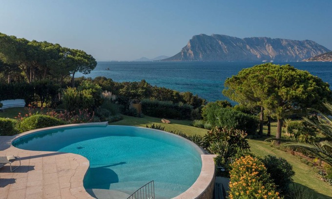 Capo Coda Cavallo Villa | 490 m² Villa ∙ 8 bedrooms ∙ 16 guests