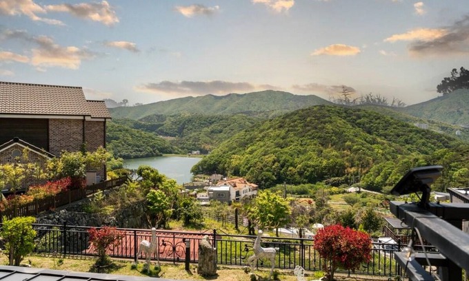 Geoje House | 495 m² House ∙ 3 bedrooms ∙ 8 guests