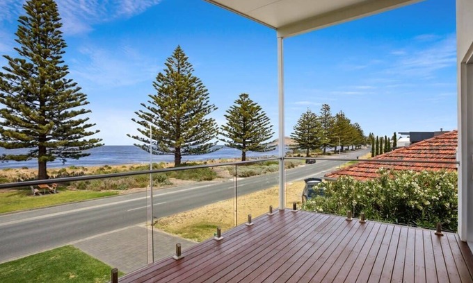 Victor Harbor House | 4A Franklin Pde Encounter Bay - Linen & Wi-Fi