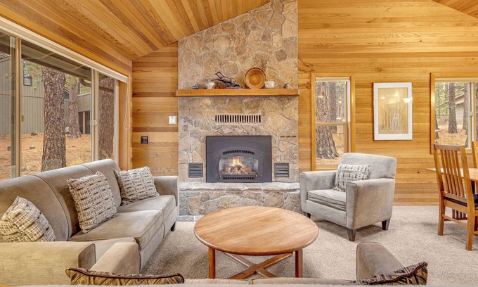 Overlook Park House | 4B, updated, in Sunriver with great location, hot tub, AC, PF, perks!