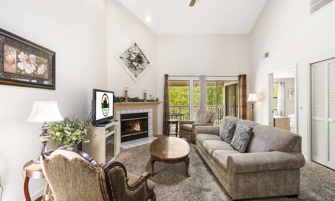Table Rock Condo | 4BD/3BA Golf Condo, Patio, Golf On-Site, Ticket Discounts
