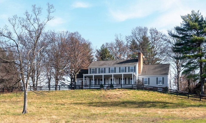 The Plains House | 4BD Estate In The Plains~Horse & Wine Country
