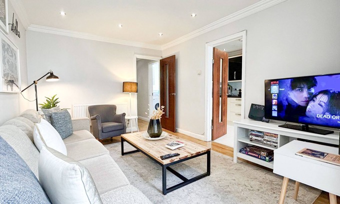 West Hampstead House | 4BDR Kilburn Flat near Hampstead Heath, Abbey Road