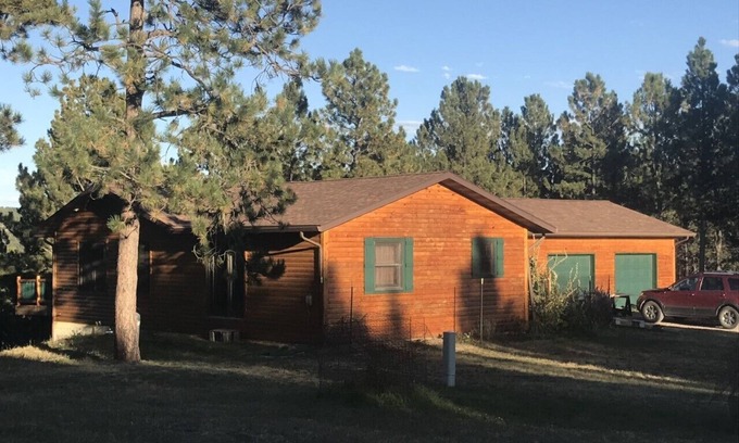 Newcastle House | 4bdr with a Beautiful Mountain View while relaxing in a Jacuzzi