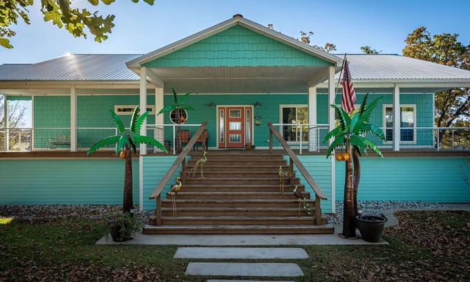 Mead House | 4Bdrm Insta-worthy Texoma Lake Retreat
