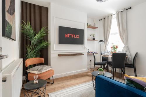 Liverpool Apartment | 4BedRoom Home - Near LFC & EFC - Breakfast Available