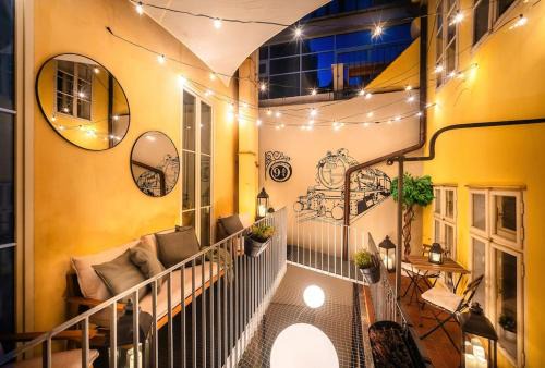 Stare Mesto Apartment | 4BR & 2,5Bath Harry Potter Old TOWN and GREAT patio