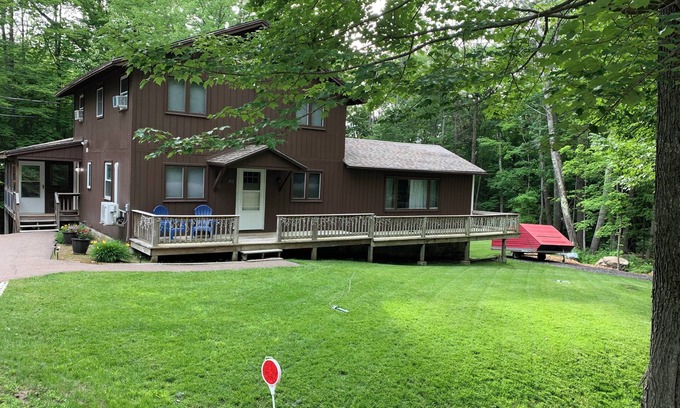 Gilford House | 4BR, 2 Bath Dates open- Memorial Day Weekend, First part of bike week, July 4th