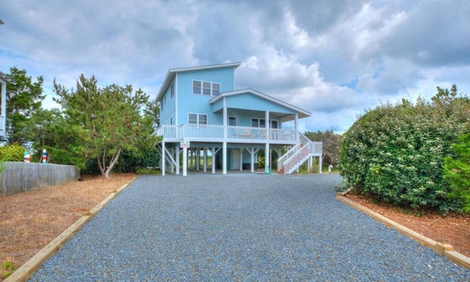 Holden Beach House | 4BR/2BA Home - 2nd Row, Intracoastal & Ocean Views, Holden Beach, Sleeps 9