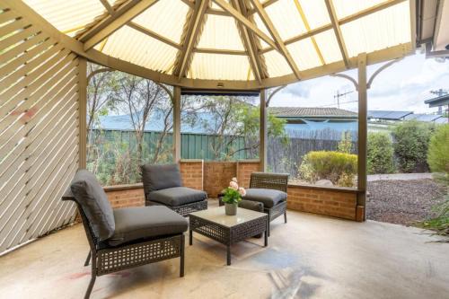 Dickson House | 4BR 2BA House Nestled in a Quiet Spot in Dickson - Hosted by CanStay