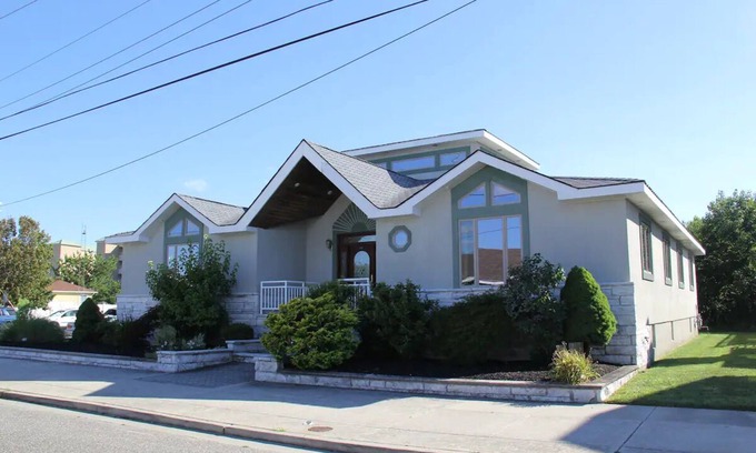 Wildwood Crest House | 4BR/3.5BA, 1 block to Diamond Beach!