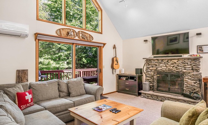 Killington Ski Chalet | 4BR/3BA ★ hot tub, sauna, billiards, A/C, & grill!