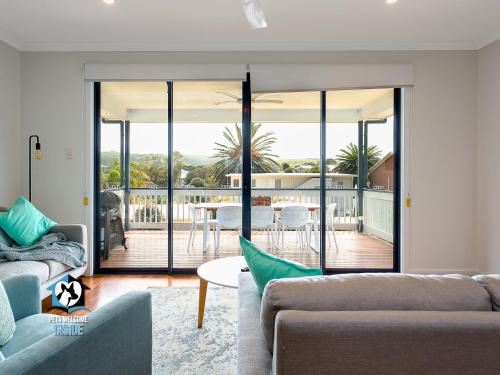 Port Elliot House | 4BR Contemporary Coastal Home with Rural Outlook