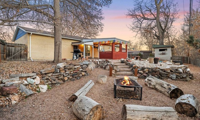Alta Vista Area Apartment | 4BR Family Home | 2 King Beds | Firepit | BBQ | Fenced Yard