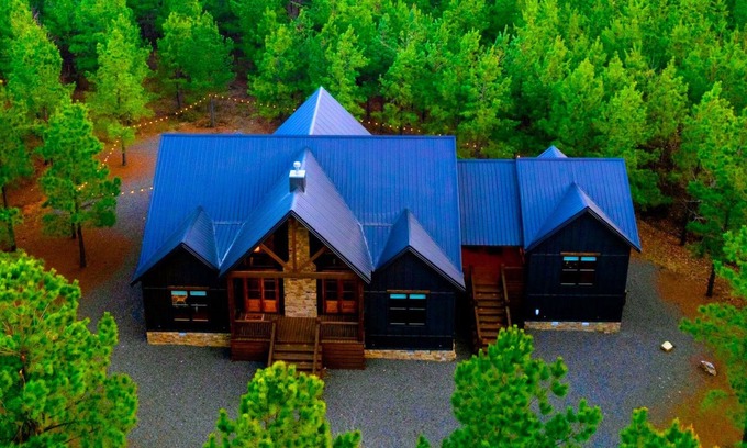 Broken Bow Cabin | 4BR + Game Room | Outdoor Play, Shuffleboard, EV