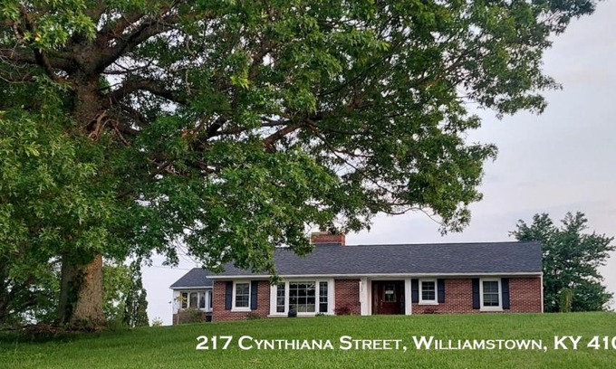 Williamstown House | 4BR Home - Pets Allowed by ARK Experience