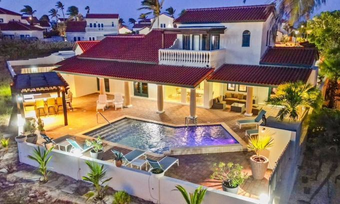 Noord Villa | 4BR Lux Villa w/Pool - Perfect for Families/Groups at Fairway Breeze by Bocobay