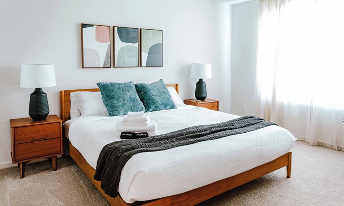 Tuscaloosa House | 4BR Modern Getaway - Mins to UA, King Bed