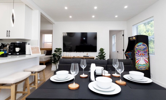 Little Haiti House | 4BR Near Wynwood, Design District, Beach, Brickell Near Little Havana + Parking