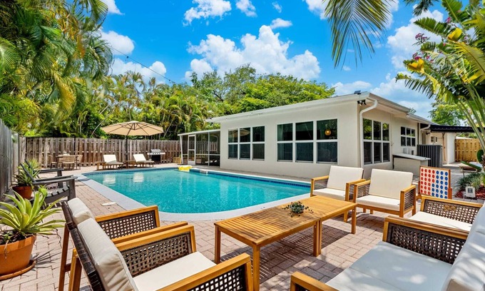 Riverside Park House | 4BR - Pool - Air Hockey - Mins to DT/Las Olas/FLL