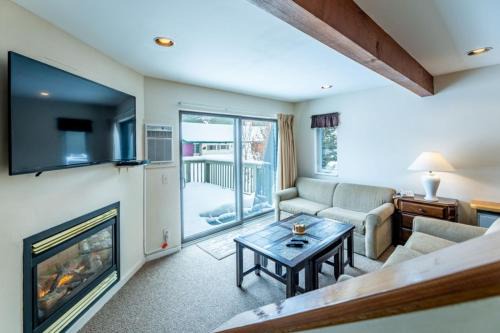 Jeffersonville Apartment | 4BR Private Townhouse at Smugglers' Notch Resort condo
