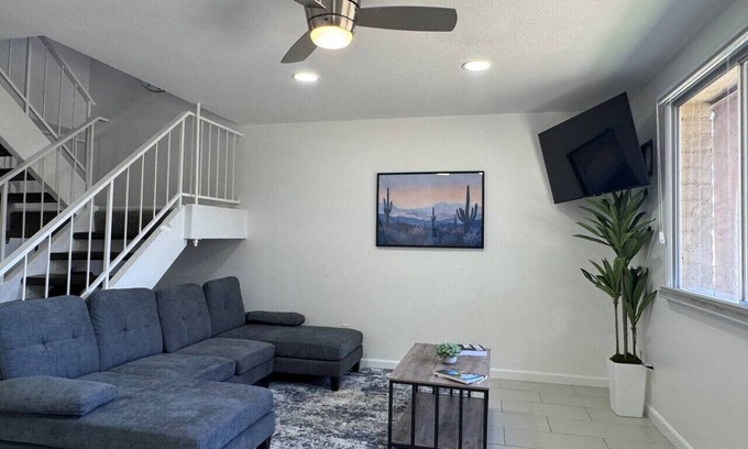 Casa Granada Townhouses House | 4BR Sleeps 12 Arcade Fire Patio