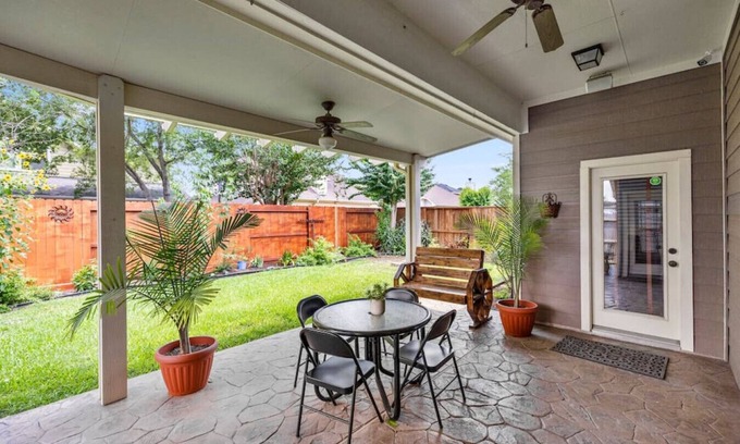 Houston House | 4BR Sleeps 9, Foosball, Patio, Near Race Park