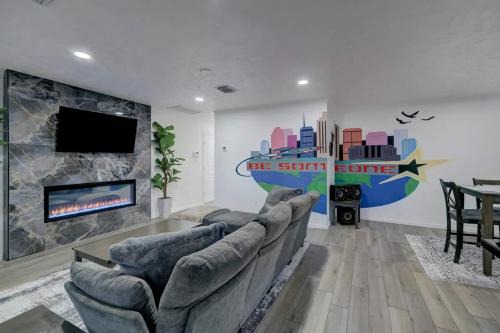 South Central Houston House | 4BR Spacious Home w Hot Tub & BackYard Downtown