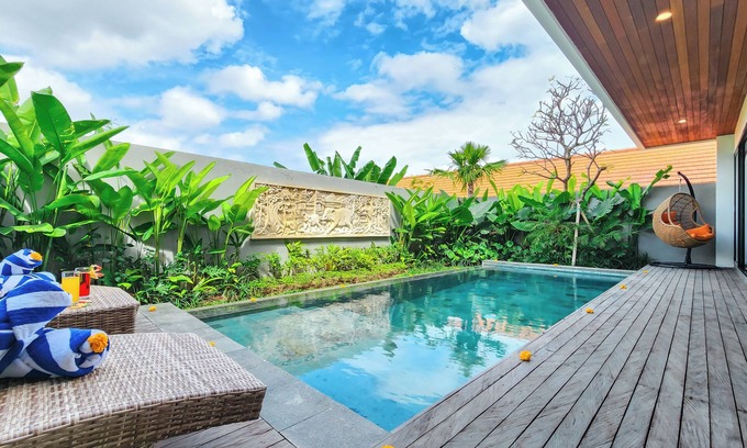 Batu Bolong Villa | 4BR Villa with Private Pool near Batu Bolong