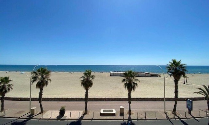 Le Port Apartment | 4QUAI3913 – T2 apartment with parking, TV, just a short walk from the beach.