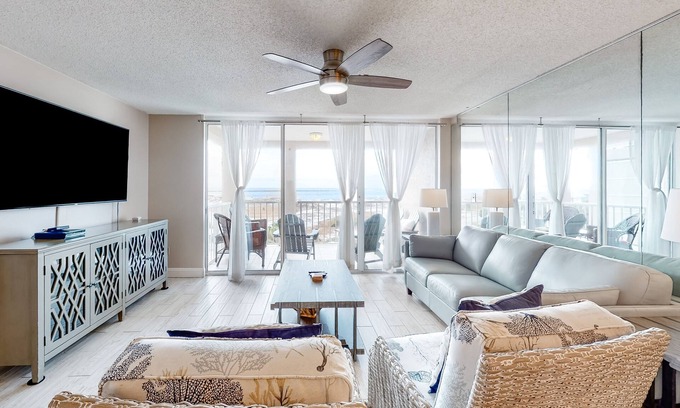 Holiday Isle Condo | 4th Floor Comfortable bay view Condo, Beach setup & bicycles included