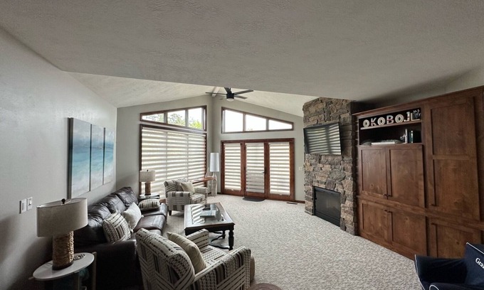 Arnolds Park Condo | 4th Floor Condo Vaulted Ceilings. New Beds, Carpet, Blinds, Paint ππΌ 1st building