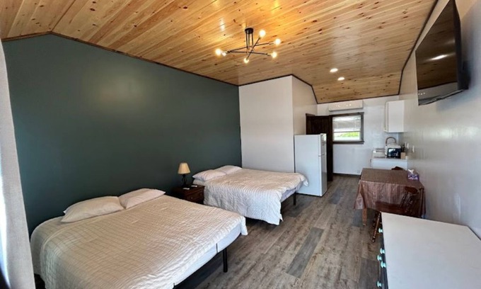 Eagle Bay Hotel | 4th Lake Front Beachside Motel room at Eagle Bay Village