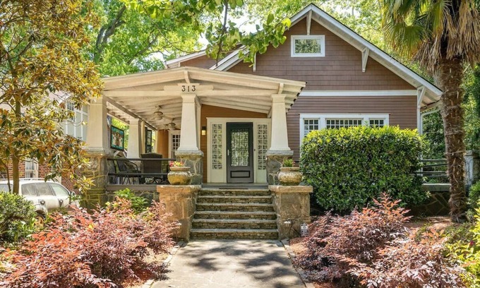 Midtown House | 5/5 Historic Midtown Craftsman Home w/Jacuzzi