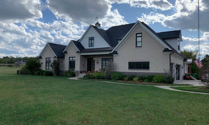 Buechel House | 5-acre Estate Home w/Swimming Pool, 10 minutes to Valhalla!