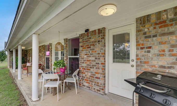 Crowley House | 5 Acres! Countryside Getaway Outside Fort Worth