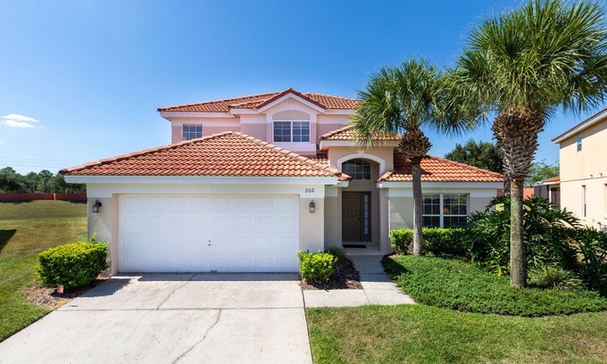 Solana Villa | 5 bd 4 bth sleeps 10, close to Disney, gated community, private pool & spa!