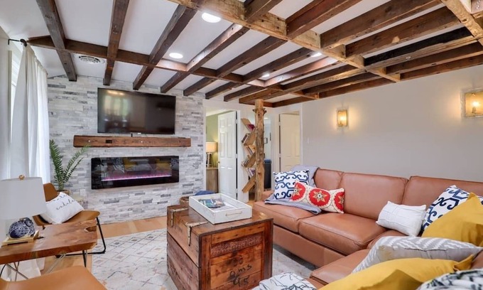 New Providence House | 5 bd w Hottub - mins to Hunting Hiking & Fishing