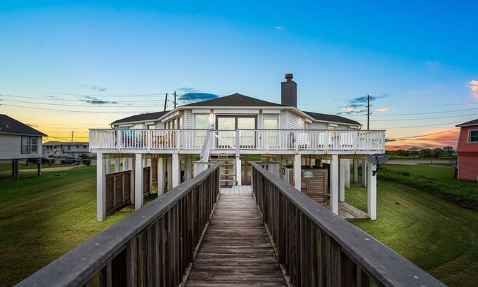 Galveston House | 5 Bdr./3 bath Remodeled in 2020 West Galveston Beachfront house. Sleeps 14.