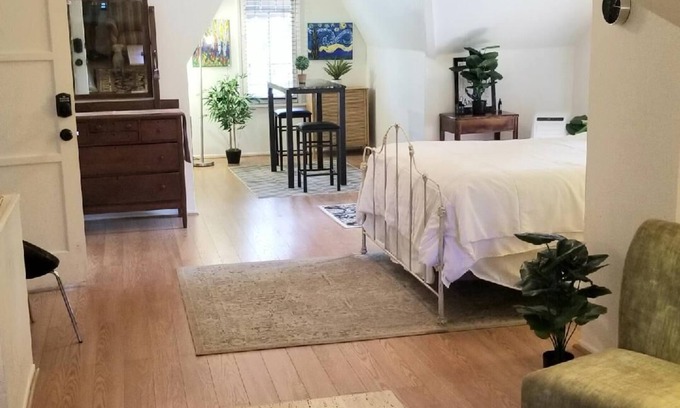 Pasadena House | 5 BDRM 100 YR OLD PASADENA ENGLISH COTTAGE CHARMER