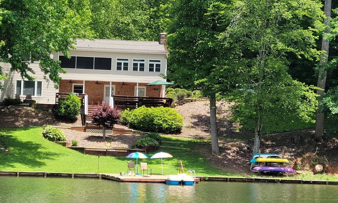 Oconee County House | 5 bdrm Lakefront Home-private lake! Accommodates 2-15 guests, great fishing too.